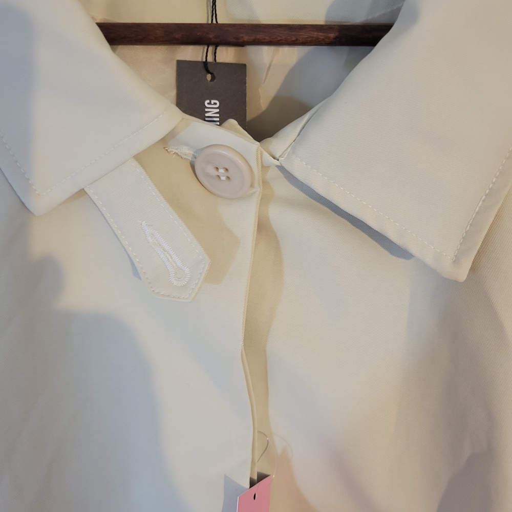 PrettyLittleThings Plus Cream Cropped Jacket - Picture 2 of 6